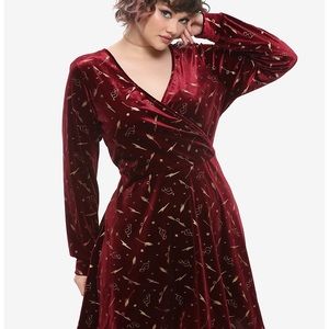 Hot Topic Harry Potter Burgundy Velvet Long-Sleeve Dress - Plus Size 2 (XXL)